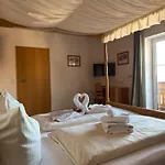 Janser Hotel *